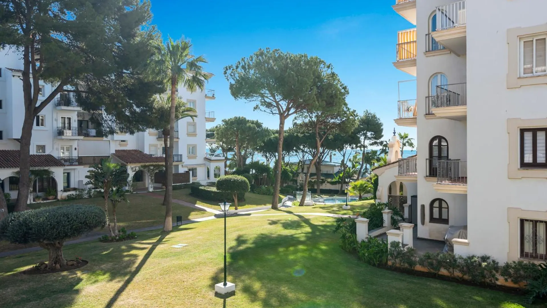 1 Bedroom Apartment In Andalucia Del Mar - Puerto Banus Marbella 0*,  Španělsko