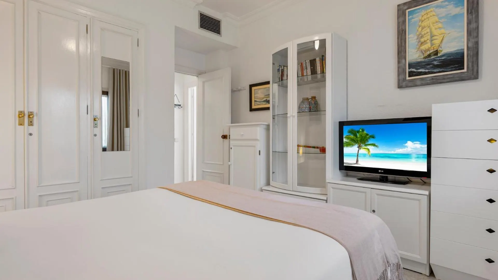 1 Bedroom Apartment In Andalucia Del Mar - Puerto Banus contacts